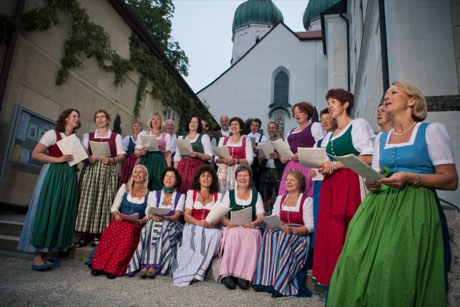 Frauenchor vor der Klosterkirche